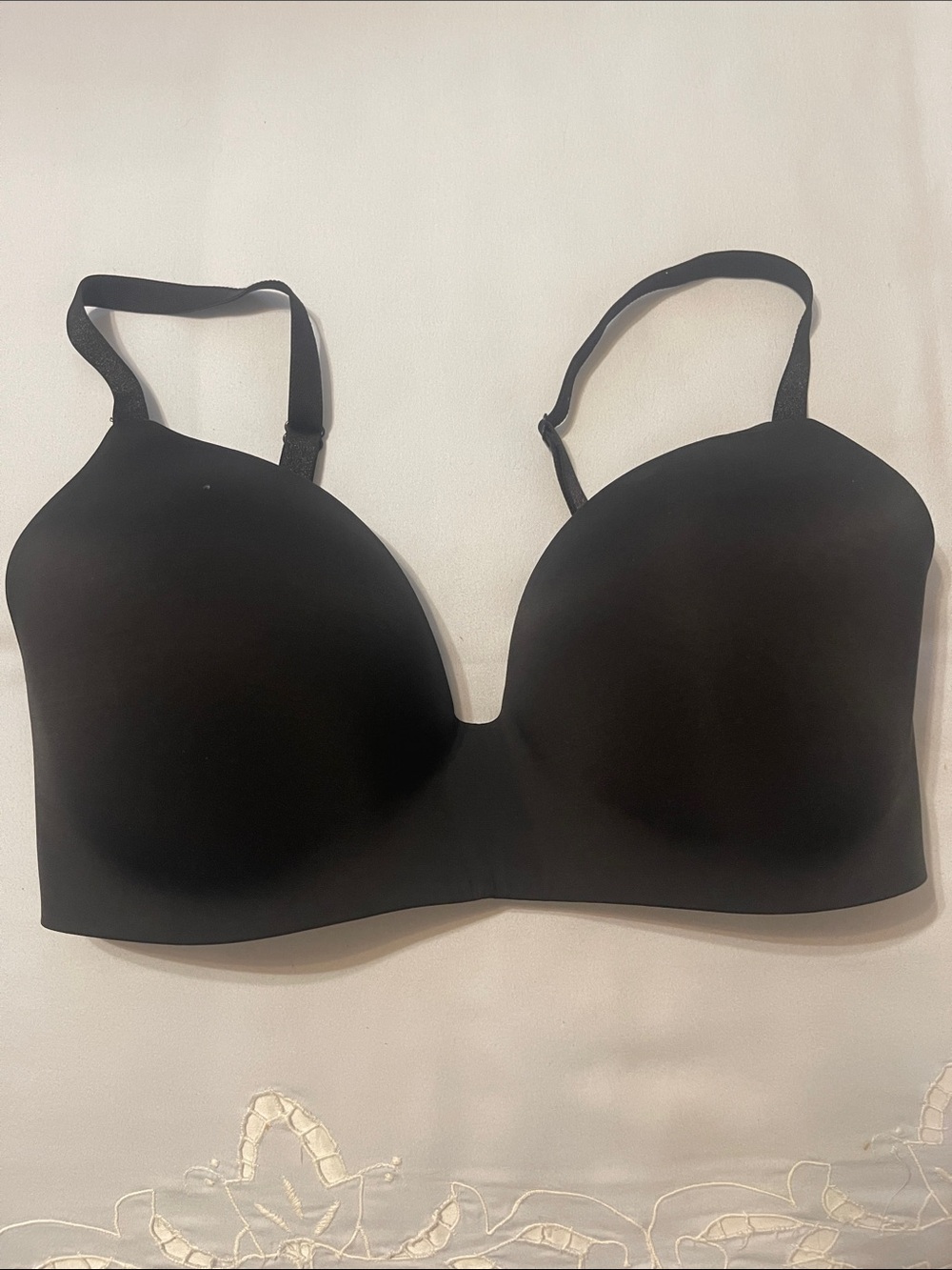 Victoria's Secret Smooth Wireless Plunge Bra - Sz 36 DDD